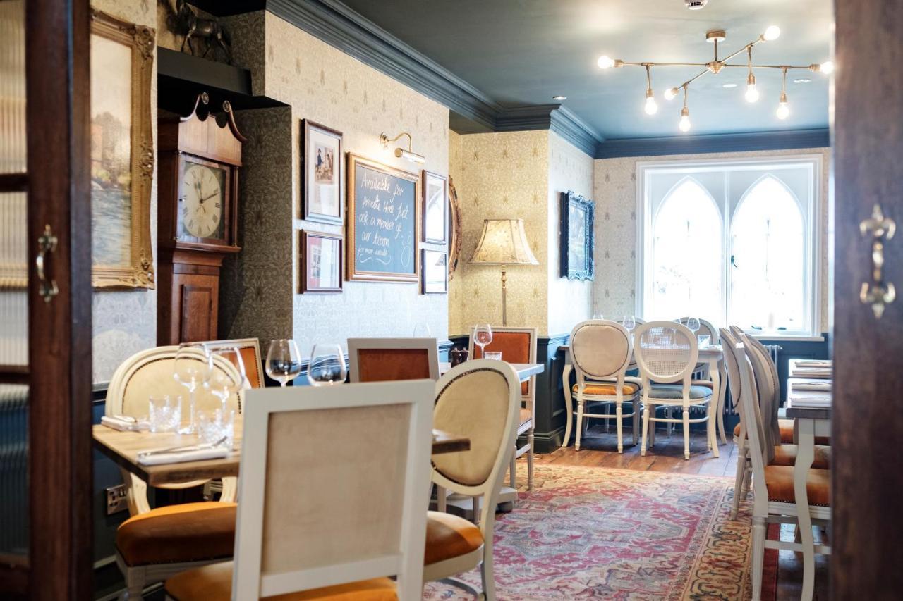 Bear Of Burton Hotel Крайстчърч Екстериор снимка