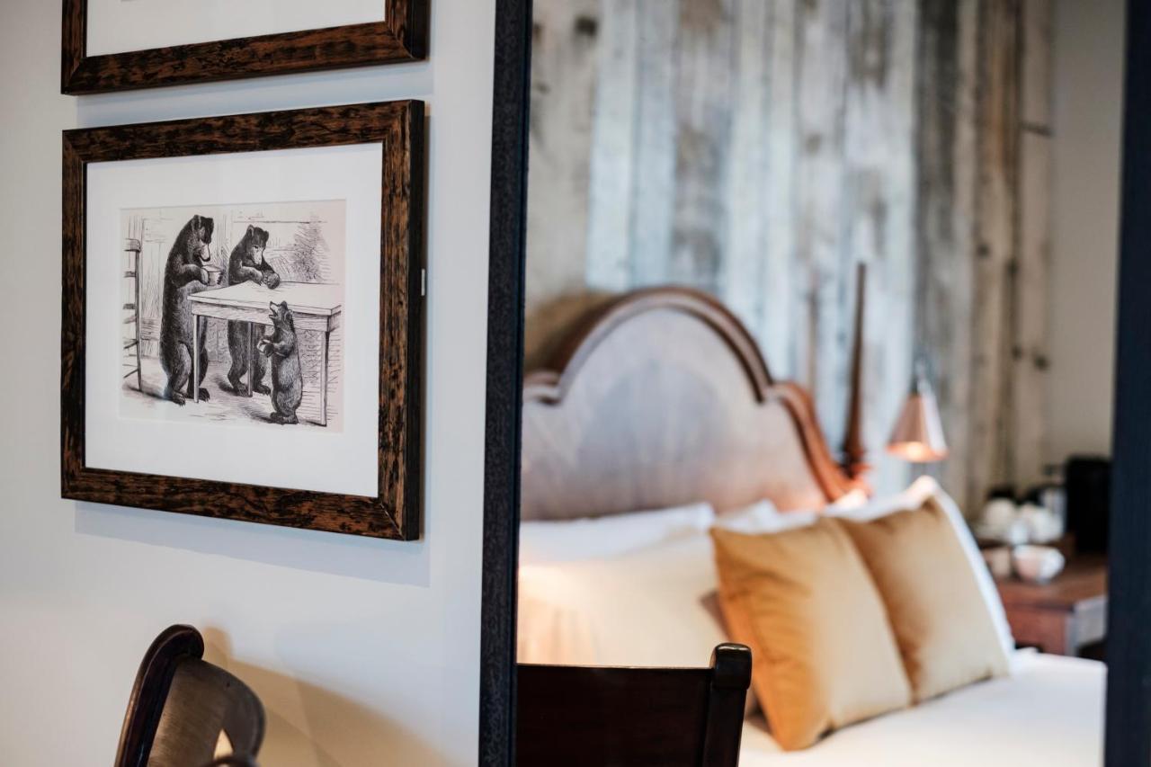 Bear Of Burton Hotel Крайстчърч Екстериор снимка