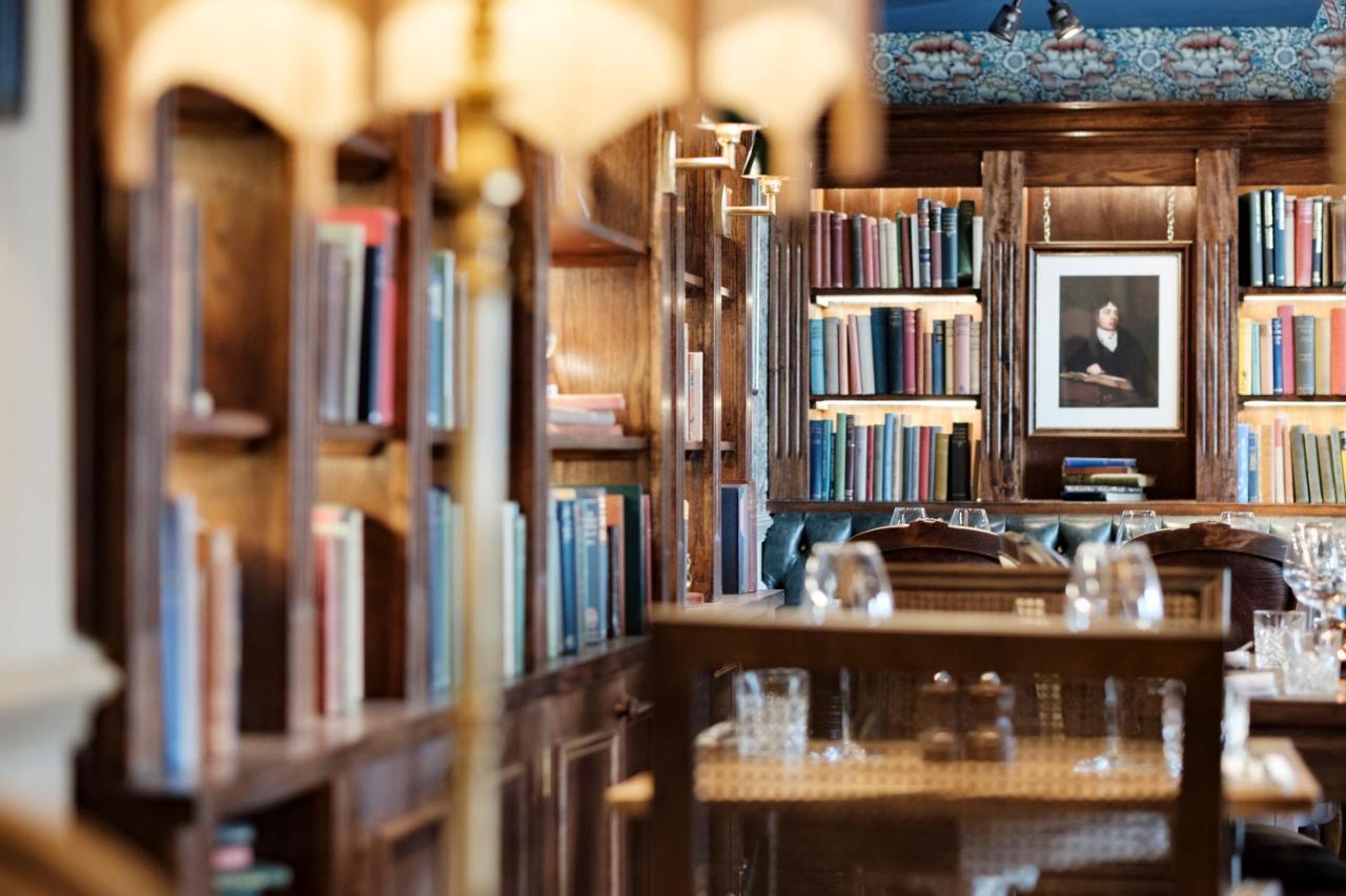 Bear Of Burton Hotel Крайстчърч Екстериор снимка