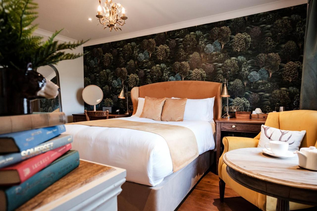 Bear Of Burton Hotel Крайстчърч Екстериор снимка