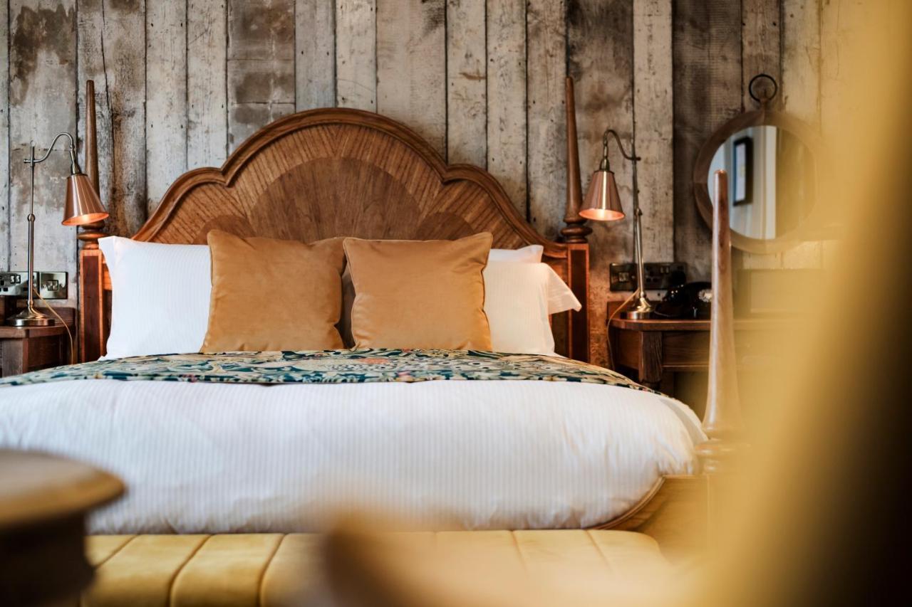Bear Of Burton Hotel Крайстчърч Екстериор снимка