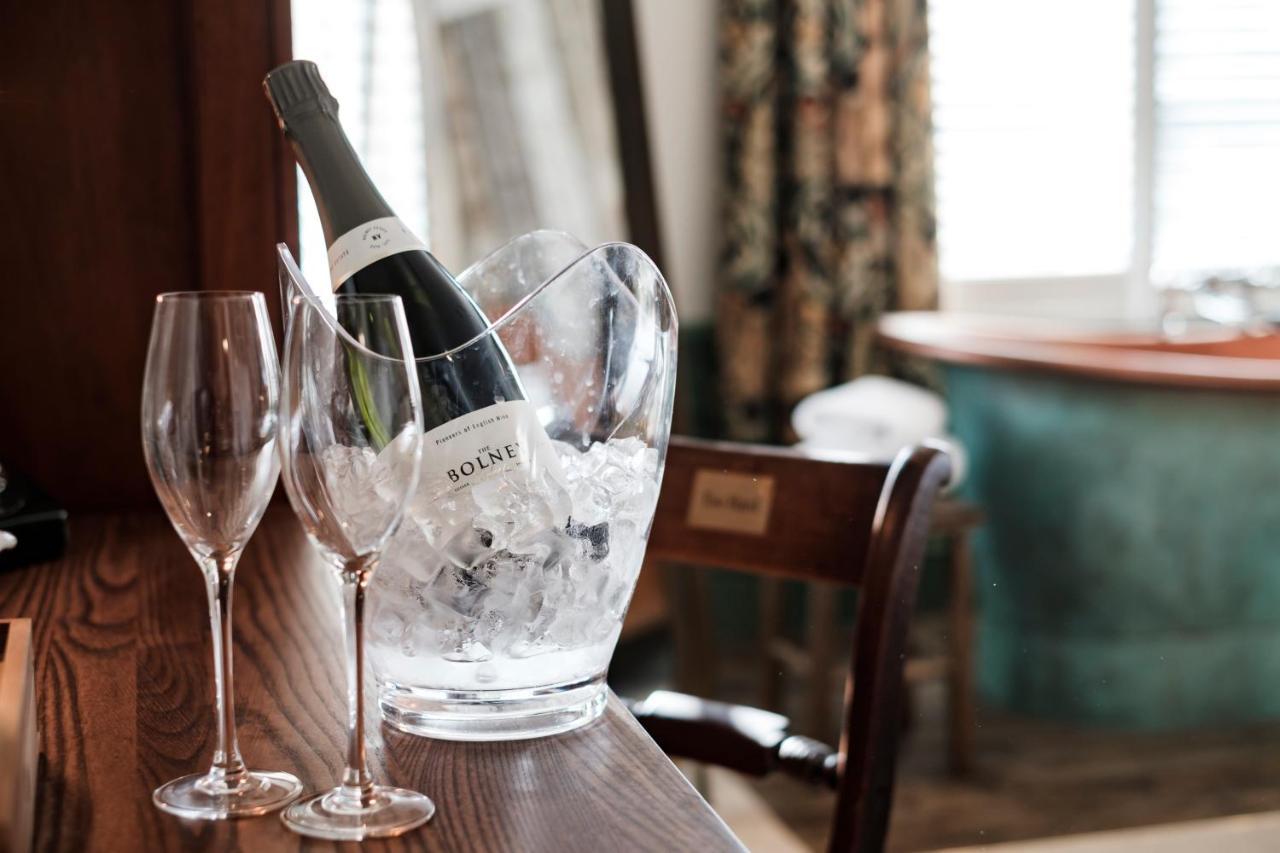 Bear Of Burton Hotel Крайстчърч Екстериор снимка